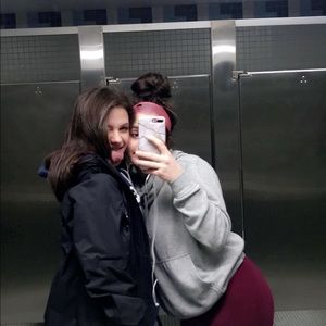 Meet your Posher, Mia